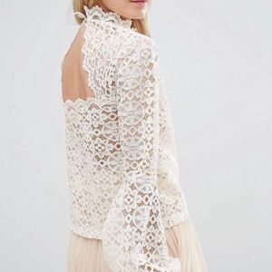 Petit cutwork lace top with blousom sleeves.